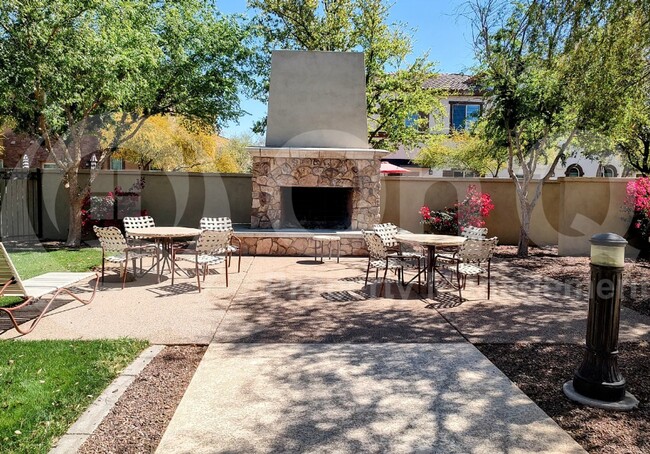 Building Photo - 2664 S Peppertree Dr