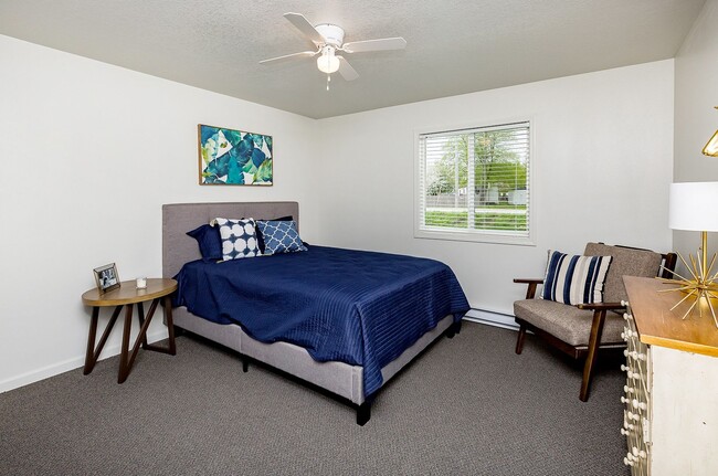 Building Photo - 3 Bedroom, Single-story Townhomes for rent...