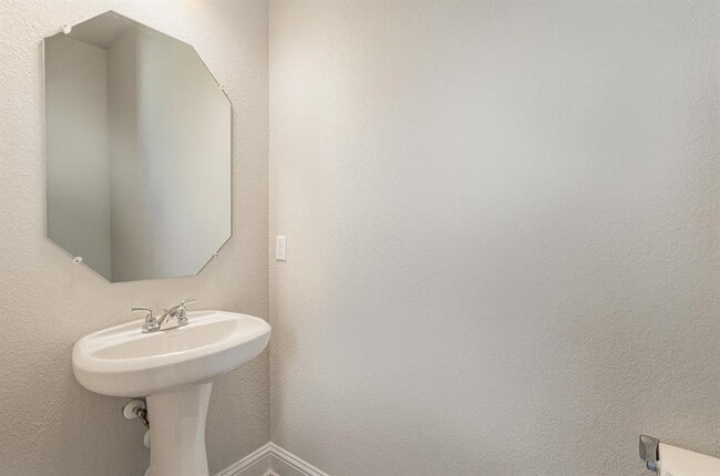 Building Photo - 236 Oakstone Dr