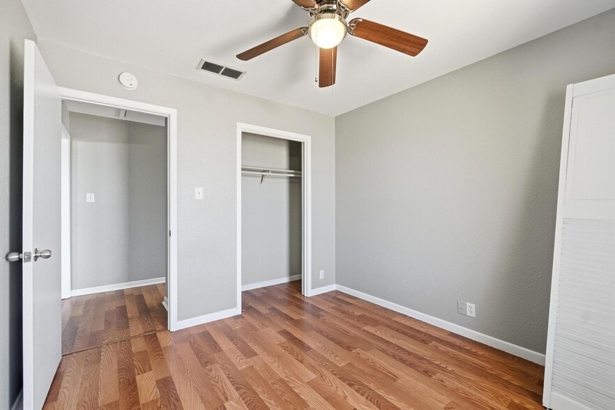 Building Photo - 2333 N Danville Dr