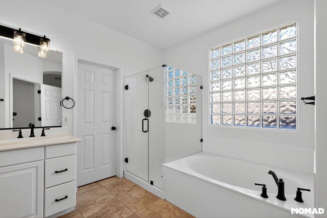 Building Photo - 7742 E Los Gatos Dr