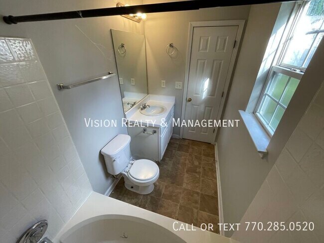 Building Photo - 124 Pin Oak Trail