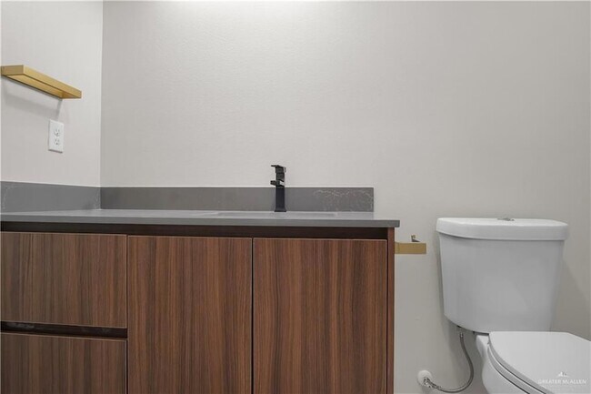 Building Photo - 2204 Corales St