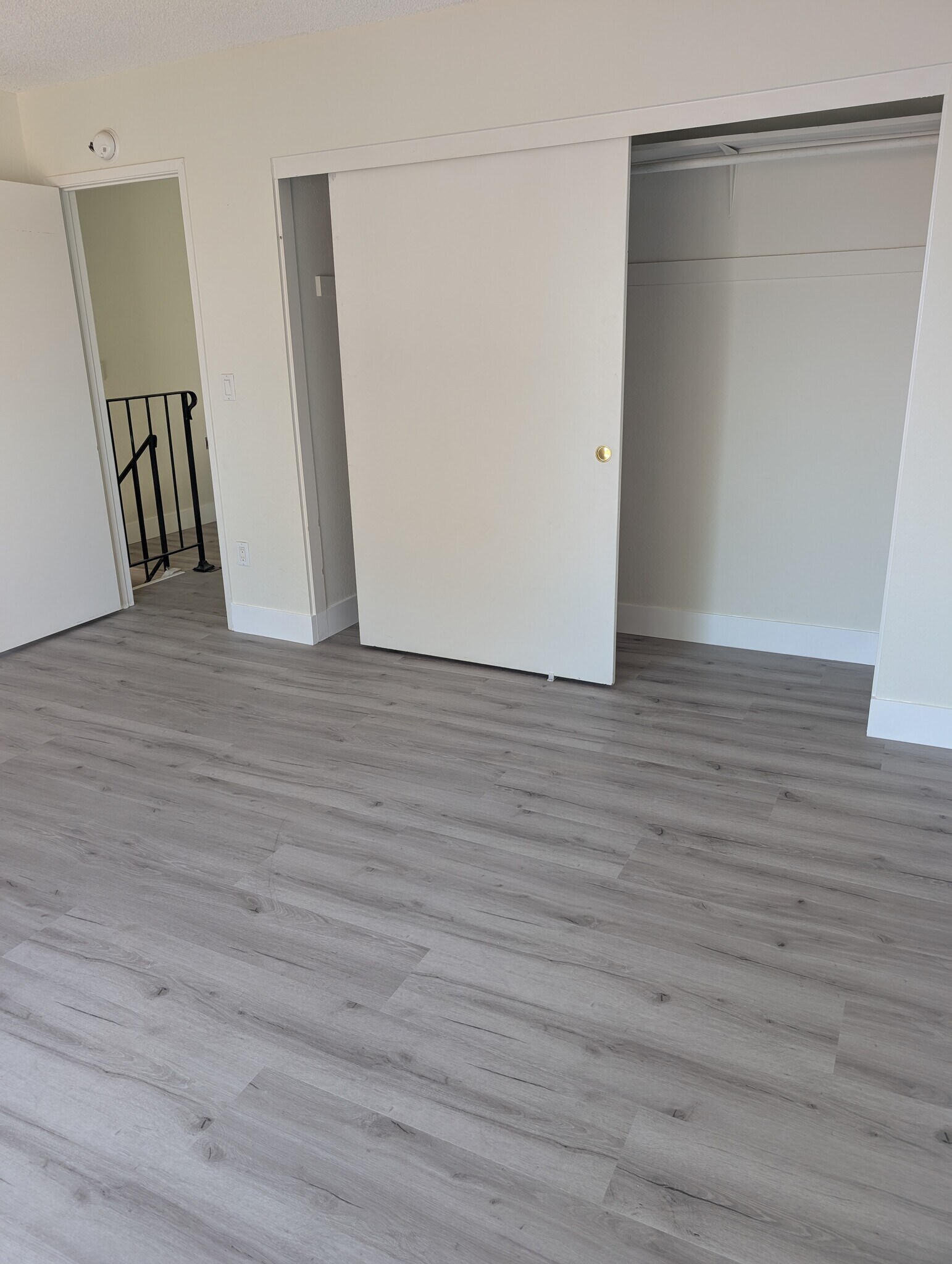 Building Photo - 5166 Dunbar Dr
