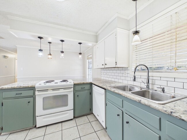 Building Photo - COMING SOON! 3 Beds, 2 Baths House for rent in Milton!