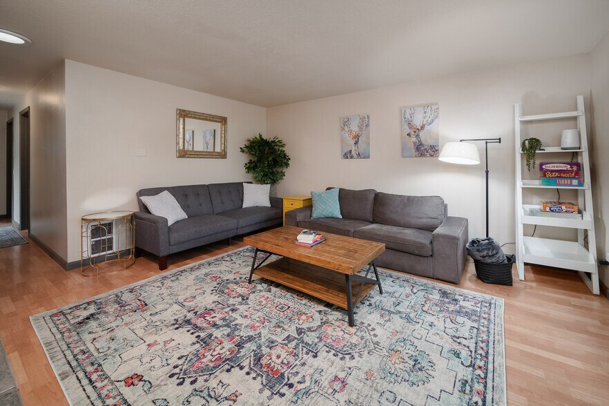 Building Photo - 312 S Nebraska St