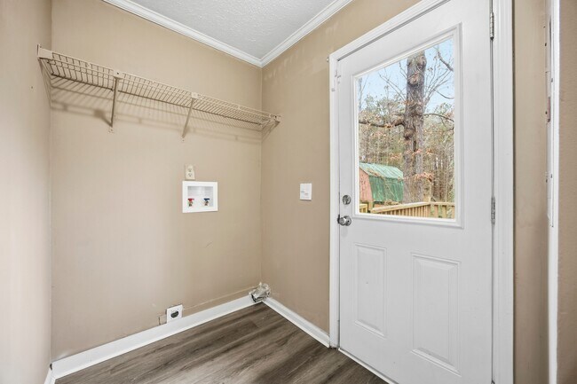 Building Photo - 4434 Janice Dr SW