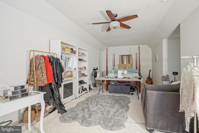 Building Photo - 142 White Cedar Dr