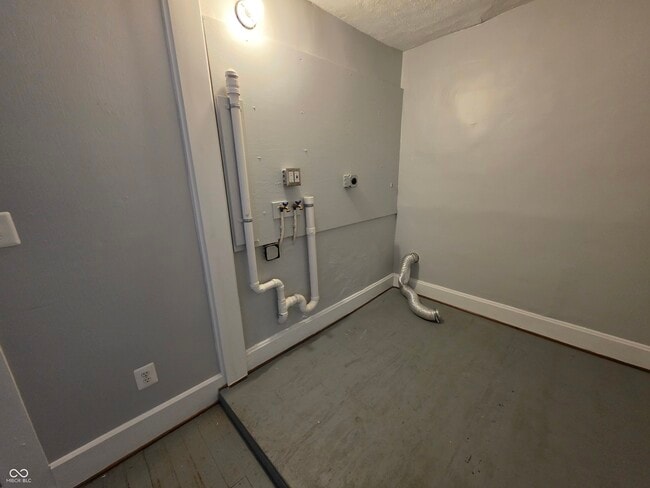 Building Photo - 5030 E New York St