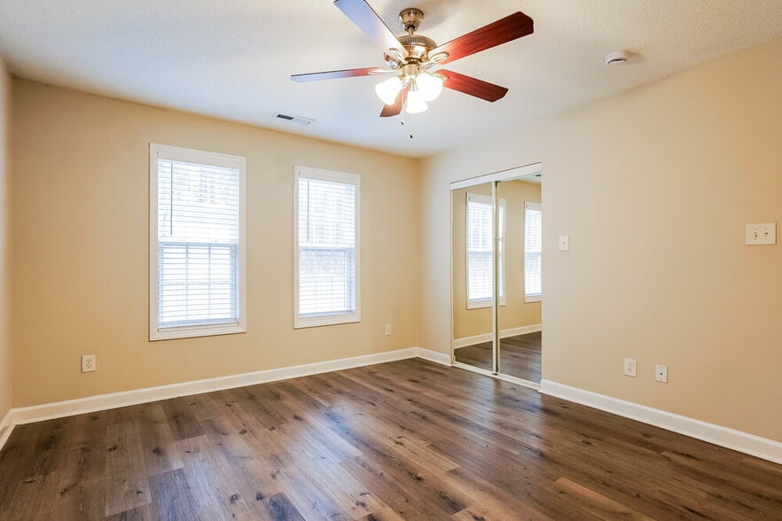 Building Photo - 5640 Tealbrook Dr