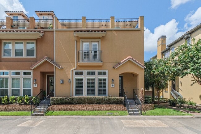 Building Photo - Furnished 3BR 3 Story Townhome