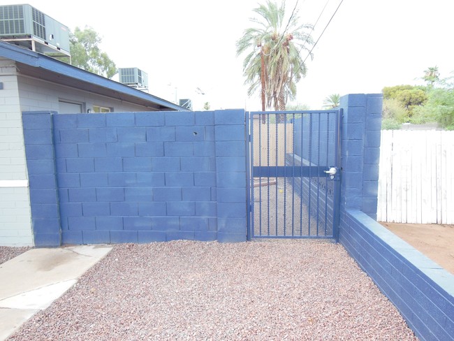 Building Photo - 3002 E McKinley St