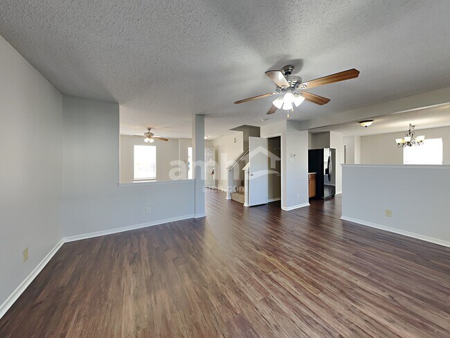 Building Photo - 1344 Ellington Dr