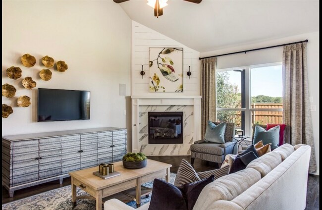 Building Photo - 204 Carmen Oak Ln