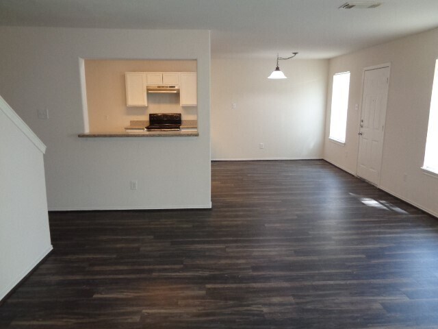Building Photo - 16747 Fallen Timbers Dr