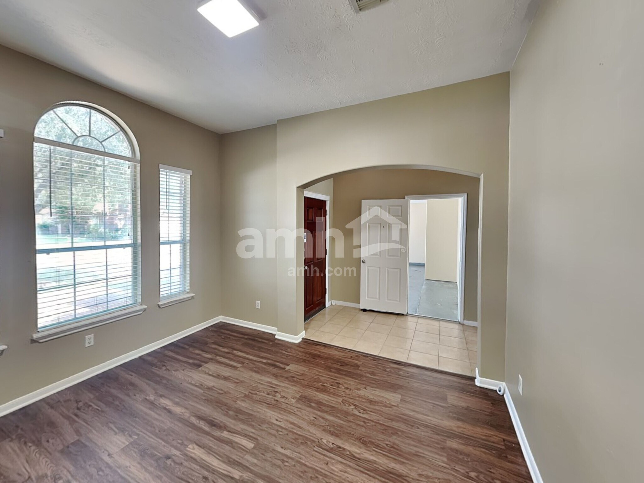 Building Photo - 2210 Two Trail Dr