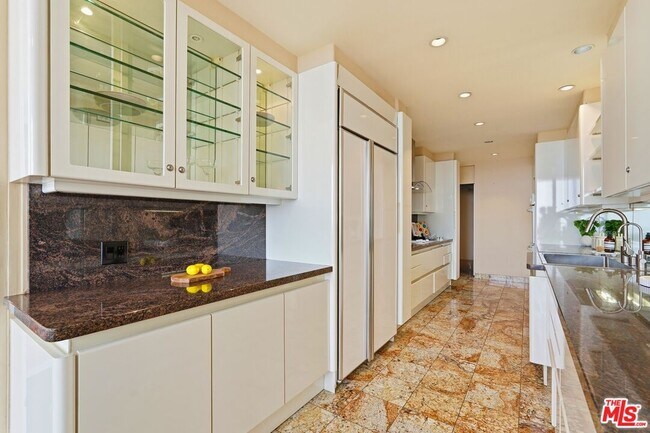 Building Photo - 1333 S Beverly Glen Blvd