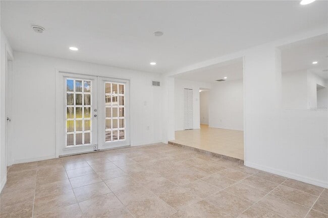 Building Photo - 813 Agnes Dr