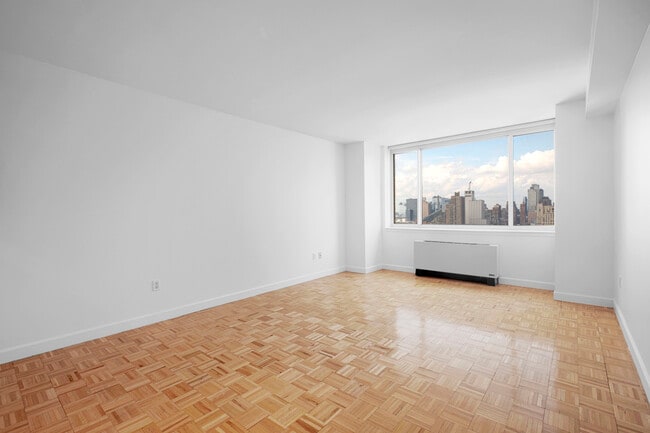 Building Photo - 420 W 42nd St