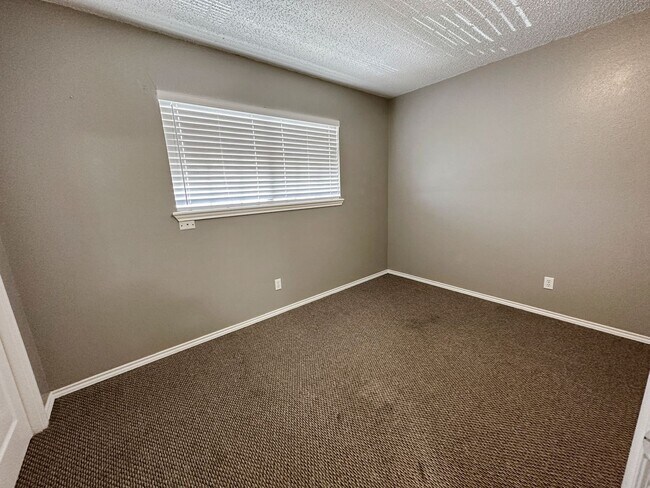 Building Photo - 1901 W Jackson Ave