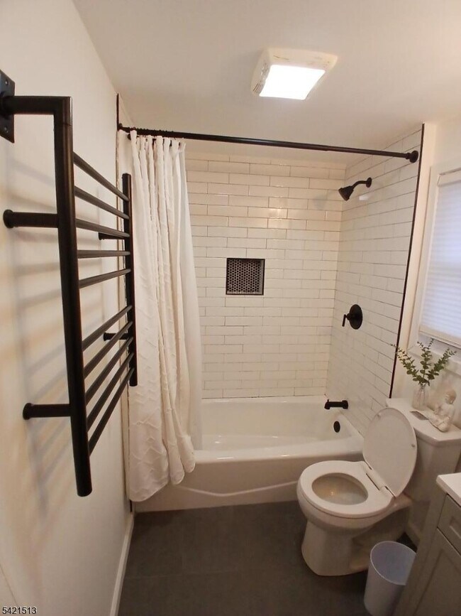 Building Photo - 17 Thomas St