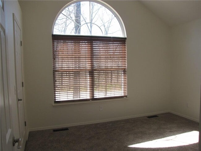 Building Photo - 70 Merritt Dr