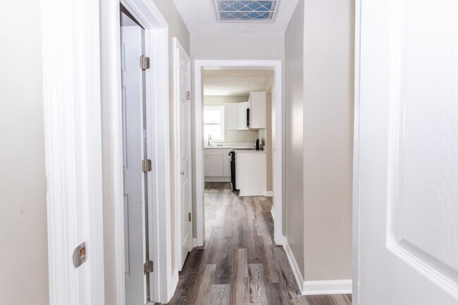 Building Photo - Welcome to this beautiful newly renovated 3-bedroom brick ranch!