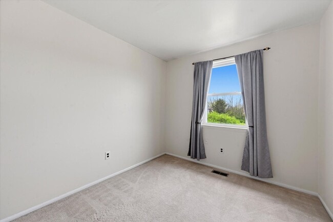Building Photo - 3 Bed | 2.5 Bath Townhome in Wedgewood Estates – Available Now!