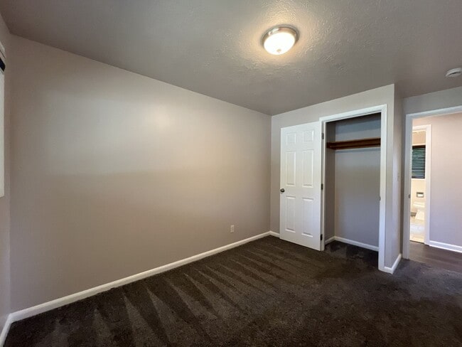 Building Photo - Charming Single-Level 3 Bedroom Home with Spacious Fenced Backyard, Landscaping Included & Great ...