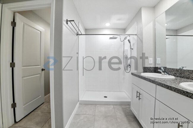 Building Photo - 10382 Blue Plume Ct