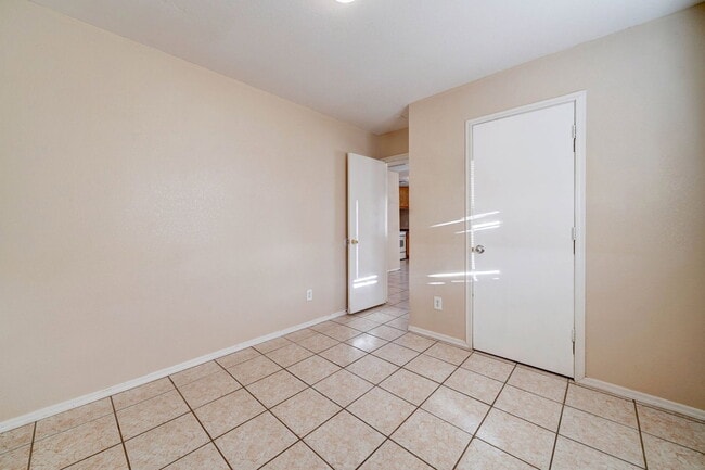 Building Photo - 108 Adams St