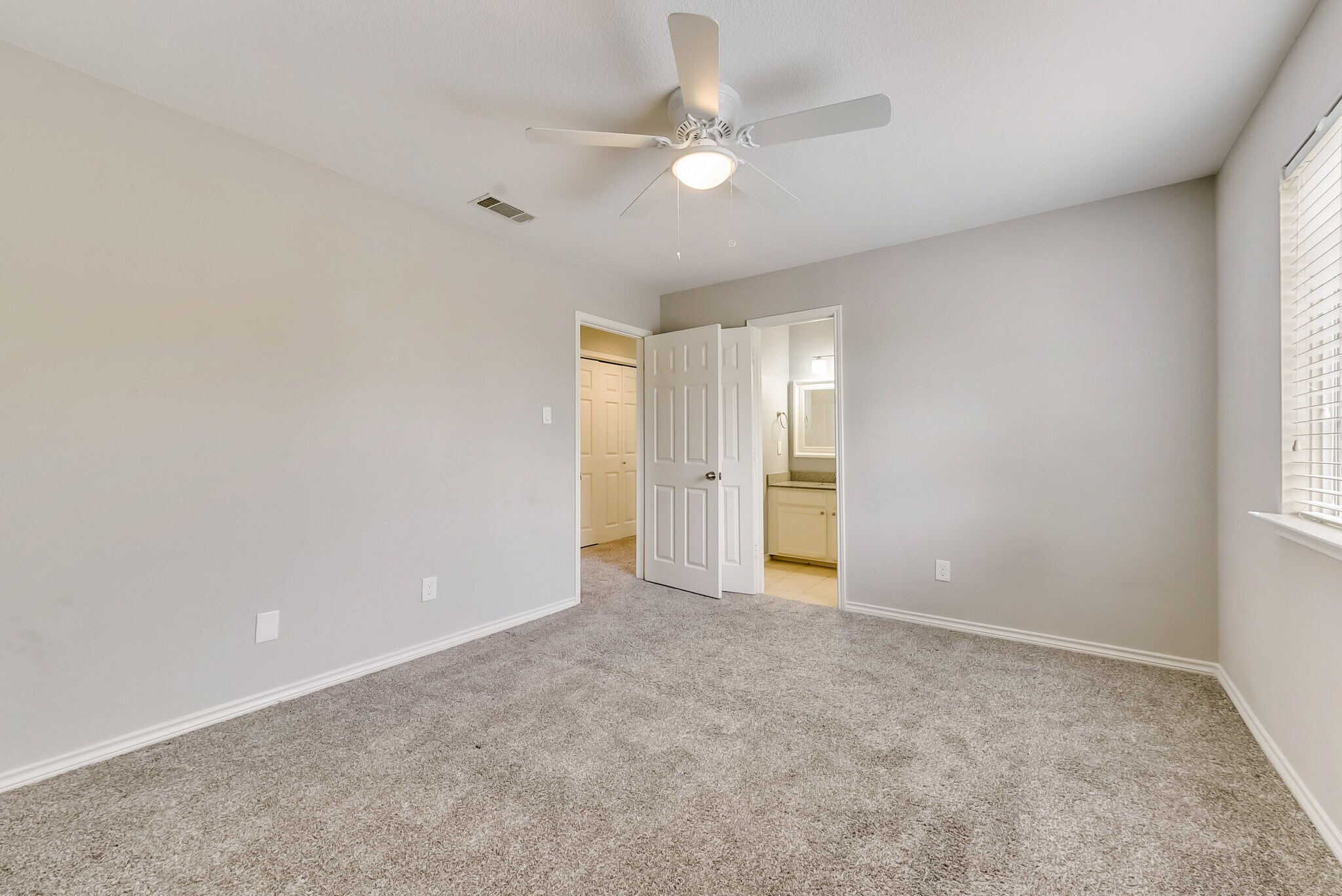 Upstairs Room - 4231 Crestedge Ln