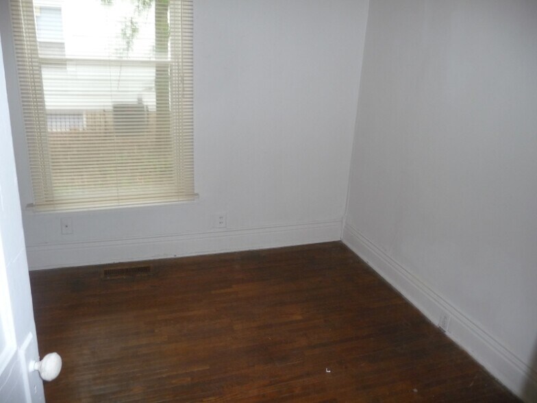 Building Photo - 456 N Salisbury St