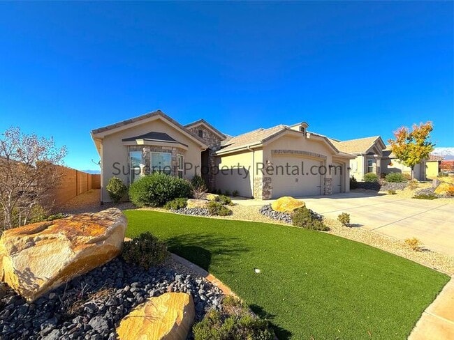 Building Photo - Gorgeous 3 bed, 3.5 bath 3 car garage home with views