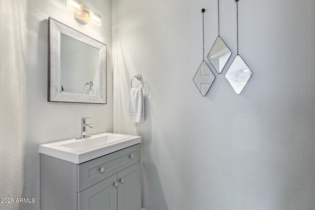 Building Photo - 1413 W Coral Reef Dr