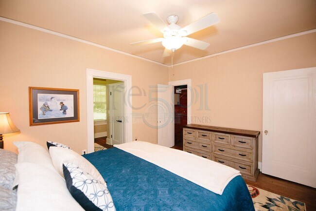 Building Photo - Yellow Bungalow in Hillcrest