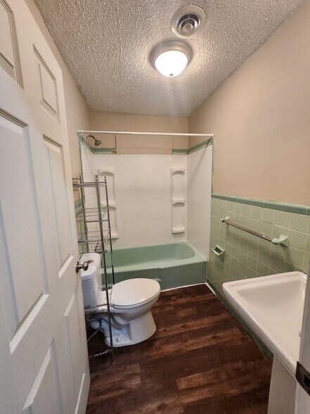 Building Photo - 2119 US-421