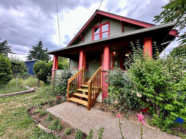 Building Photo - 2-Bedroom House with Fully Fenced Backyard...