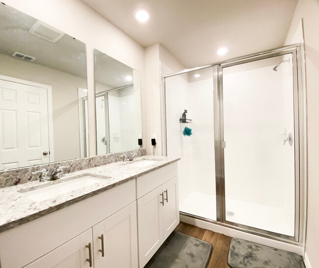 Building Photo - 561 Legacy Lp