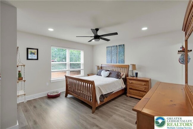 Building Photo - 221 Craig Ave