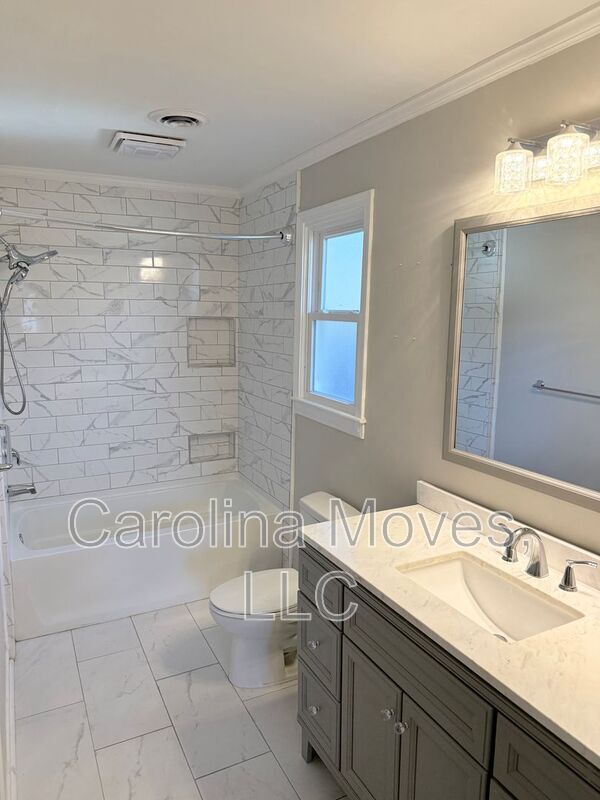 Building Photo - 121 Chipwood Ln