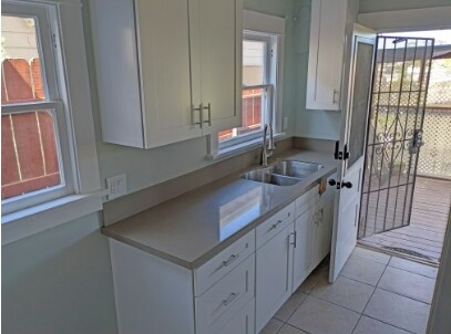 Building Photo - This Charming 1 Bed/1 Bath is All You!