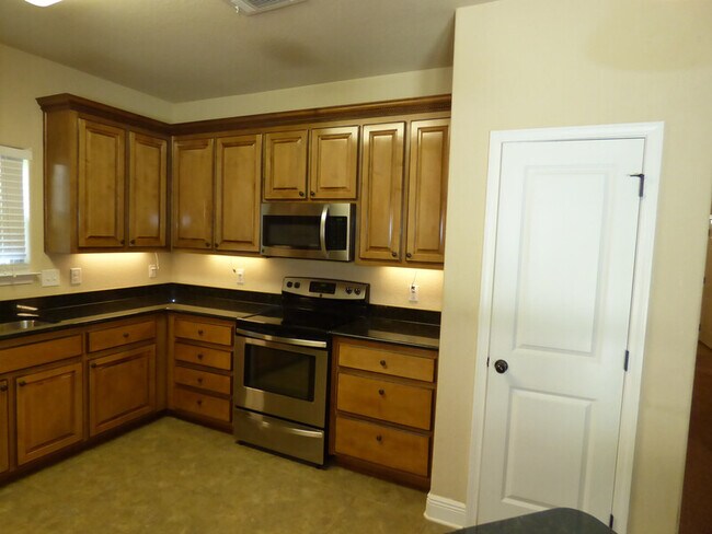 Building Photo - 5204 Parkside Dr