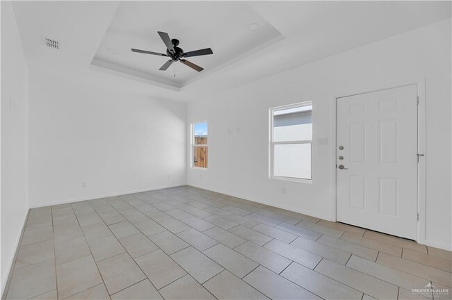 Building Photo - 15 S Dahlia St