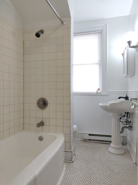 Bathroom p2 - 225 S Main Ave