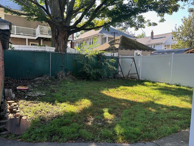 Building Photo - 43 Pequossette St