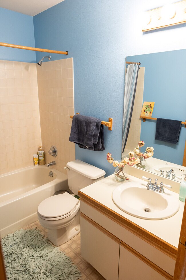 Building Photo - 3625 Roundtree Ct