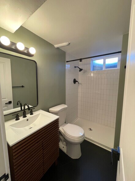 Building Photo - 8751 Oakwood St