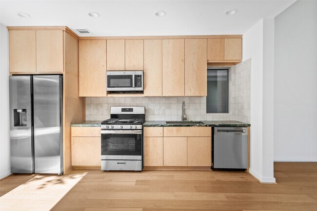 Building Photo - 4429 Woodside St