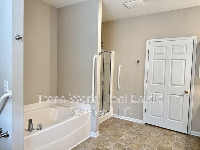 Building Photo - 484 Grayson Way